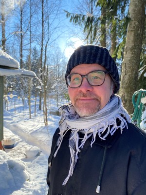 Marko Lahti talvimaisemassa.