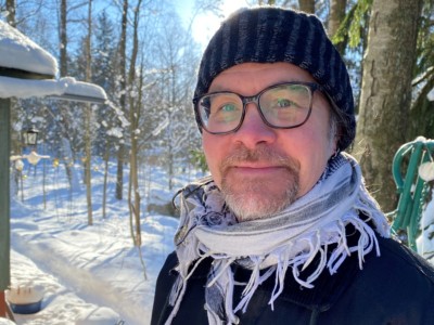 Marko Lahti talvimaisemassa.