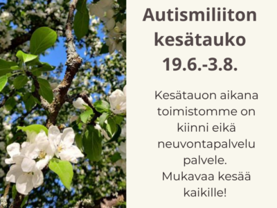 Kukkiva omenapuu ja teksti: Autismiliiton kesätauko 19.6.-3.8. Kesätauon aikana toimistomme on kiinni eikä neuvontapalvelu palvele. Mukavaa kesää kaikille!