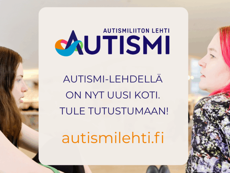 Kaksi naista kuvan reunoissa. Keskellä tekstilaatikko, jossa on Autismi-lehden logo ja teksti: Autismi-lehdellä on nyt uusi koti, tule tutustumaan.