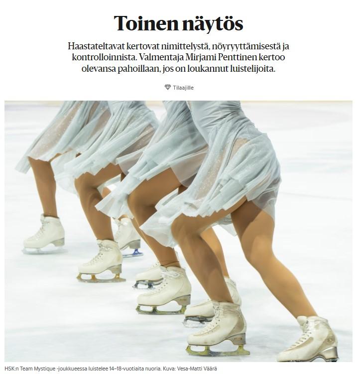 Helsingin Sanomien artikkelin kuvakaappauskuvassa naisluistelijoita esiintymisasuissaan. Yläpuolella lehtijutun otsikko: Toinen näytös.
