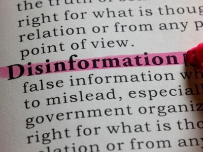 Englanninkielinen sanakirjan sivu, jossa selitetään sana disinformation.