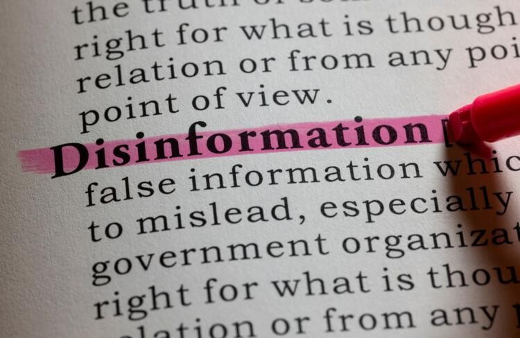 Englanninkielinen sanakirjan sivu, jossa selitetään sana disinformation.